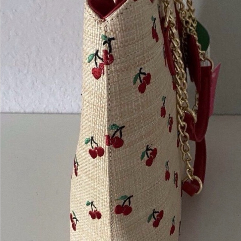 ☀️Betsey Johnson Cherry Straw Tote Scalloped Top Bag - Picture 6 of 9